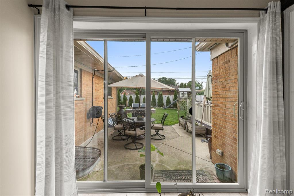 8570 Rockland Street, Dearborn Heights, MI 48127 — Photo 26
