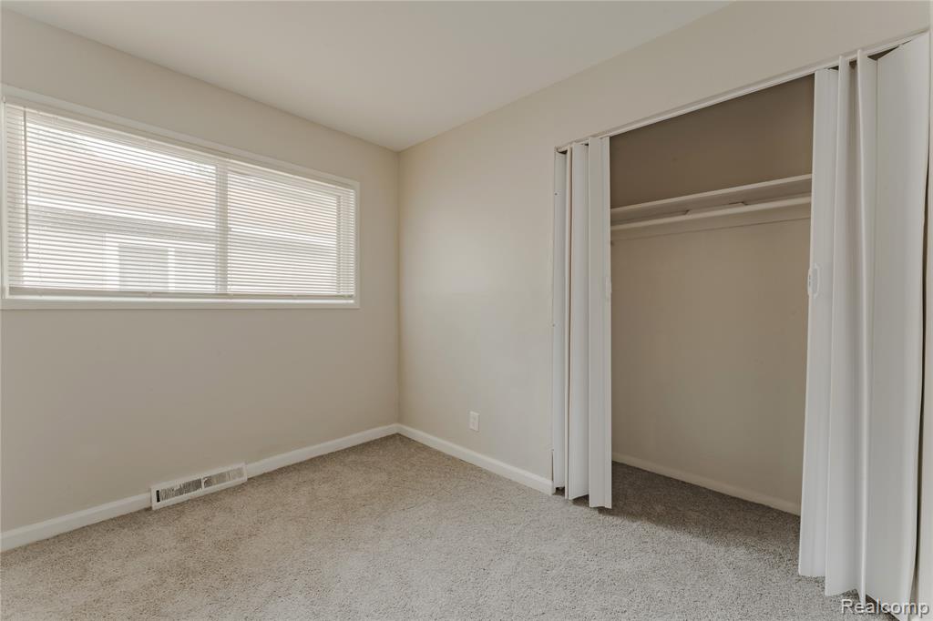 93 W Princeton Avenue, Pontiac, MI 48340 — Photo 11