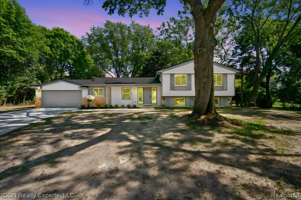 4089 Aberdeen Court, West Bloomfield, MI 48323 — front exterior