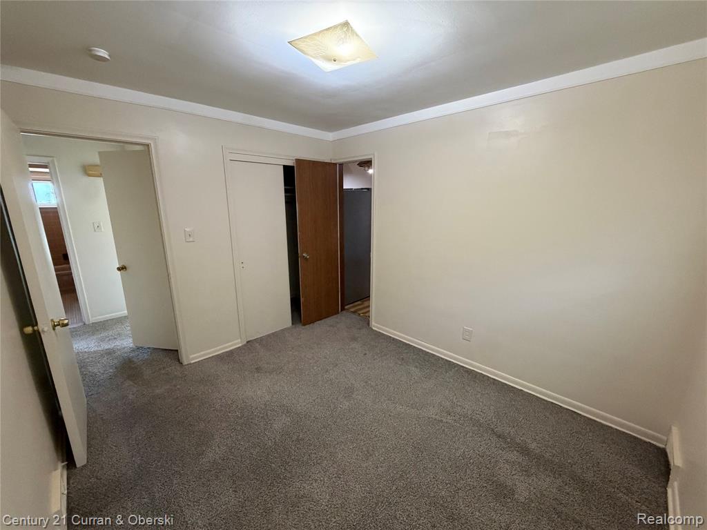 8586 Salem Lane, Dearborn Heights, MI 48127 — Photo 4