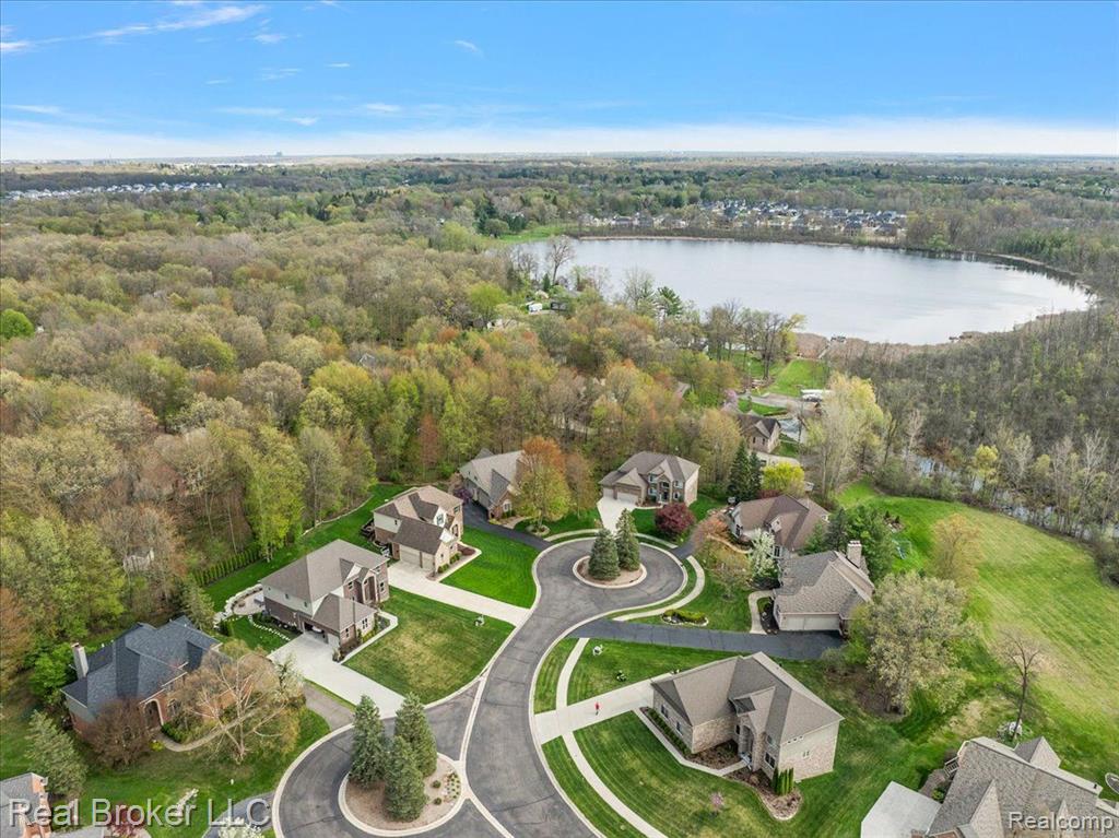 5633 GOLF POINTE Drive, Clarkston, MI 48348 — Photo 15