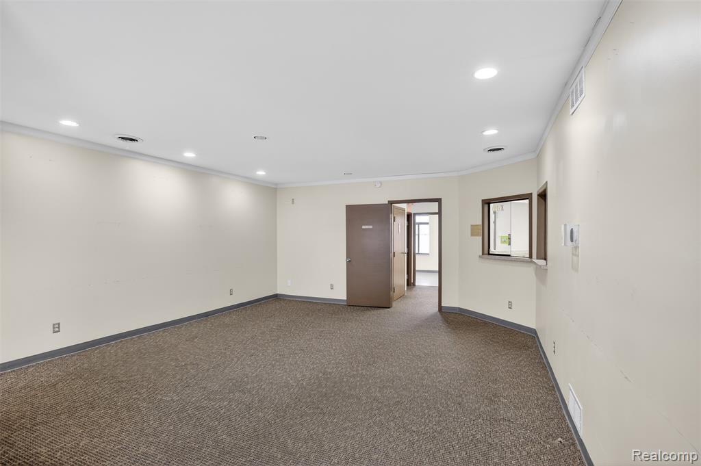 10683 S SAGINAW Street, Grand Blanc, MI 48439 — Photo 4