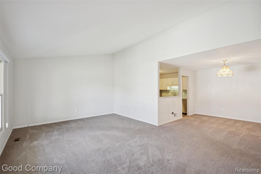 9200 North Drive, Saint Clair Shores, MI 48082 — Photo 4