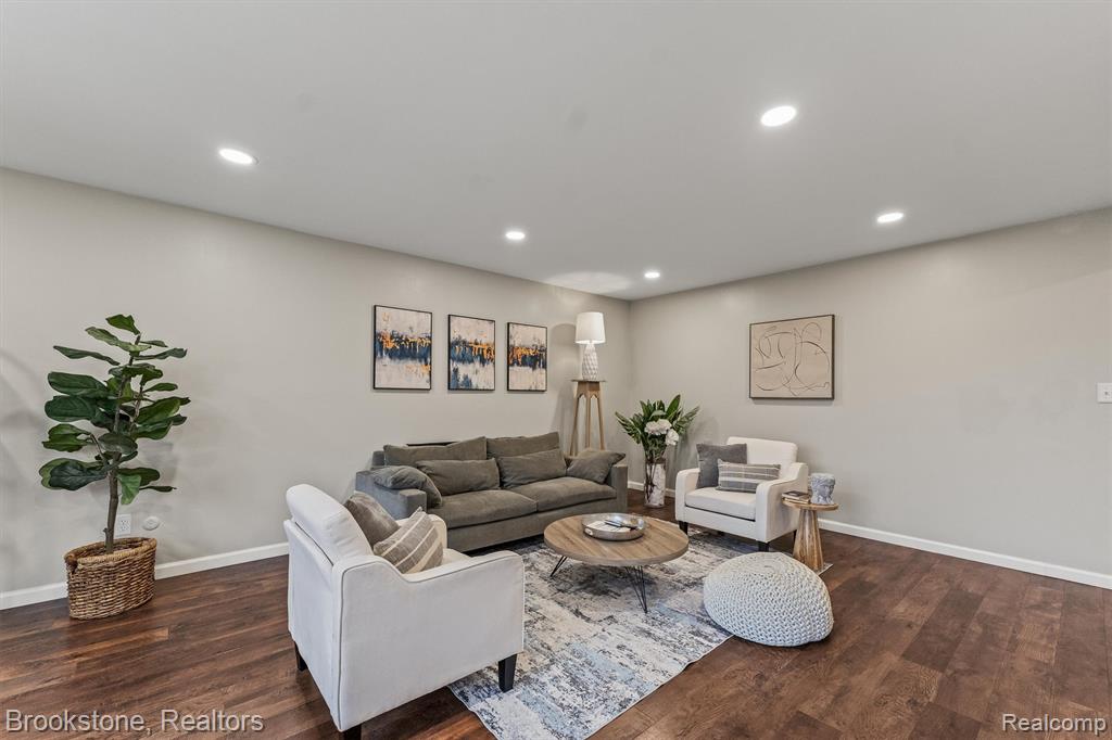 670 E Fox Hills Drive, Bloomfield Hills, MI 48304 — Photo 3