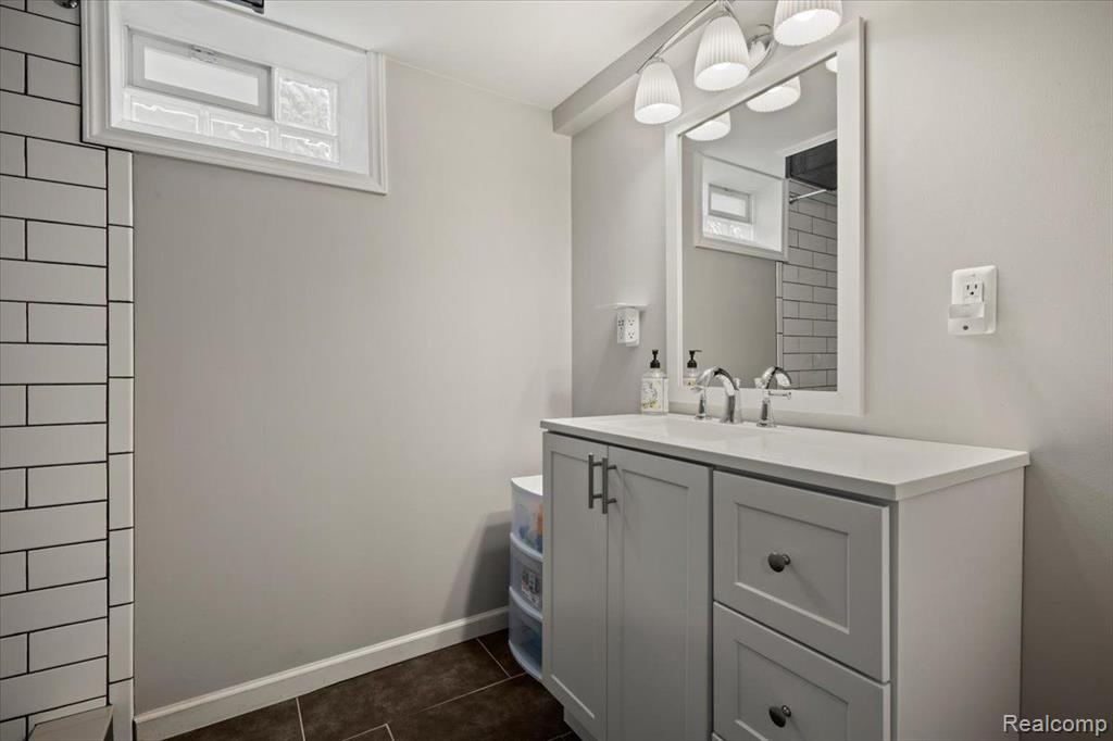 524 E LA SALLE Avenue, Royal Oak, MI 48073 — Photo 41