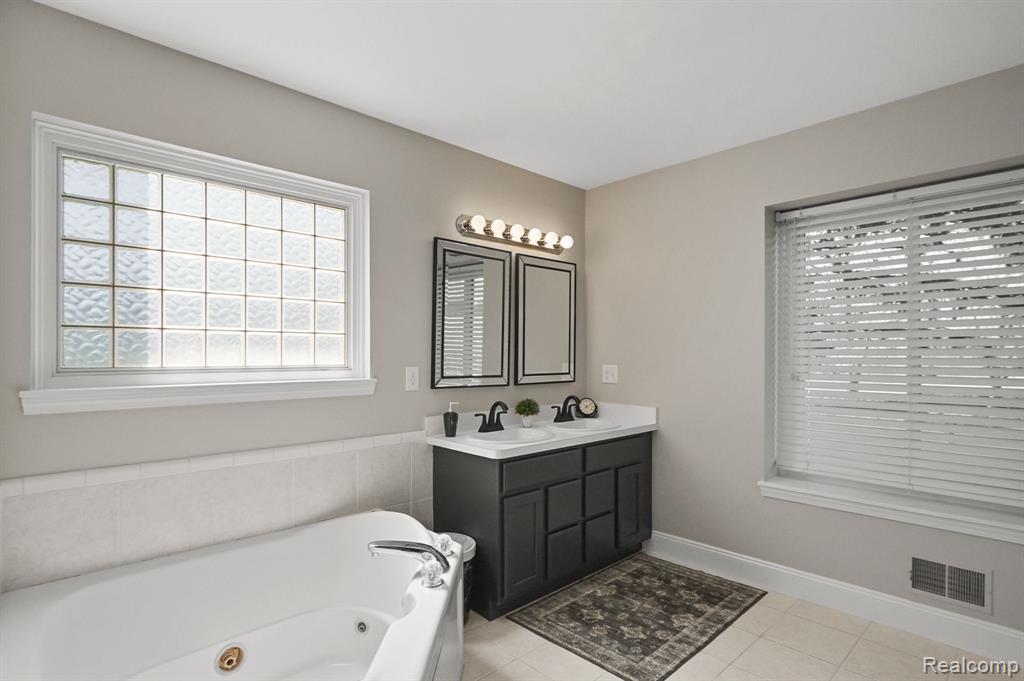 21191 GREENBRIAR Lane, South Lyon, MI 48178 — Photo 21