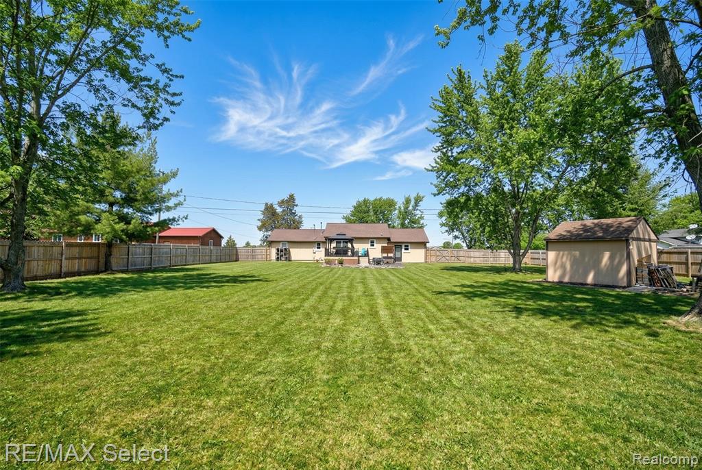 3101 W Maple Avenue, Flint, MI 48507 — Photo 6