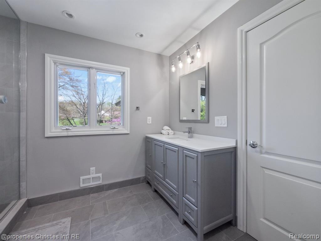 920 SOUTHDOWN Road, Bloomfield Hills, MI 48304 — Photo 42