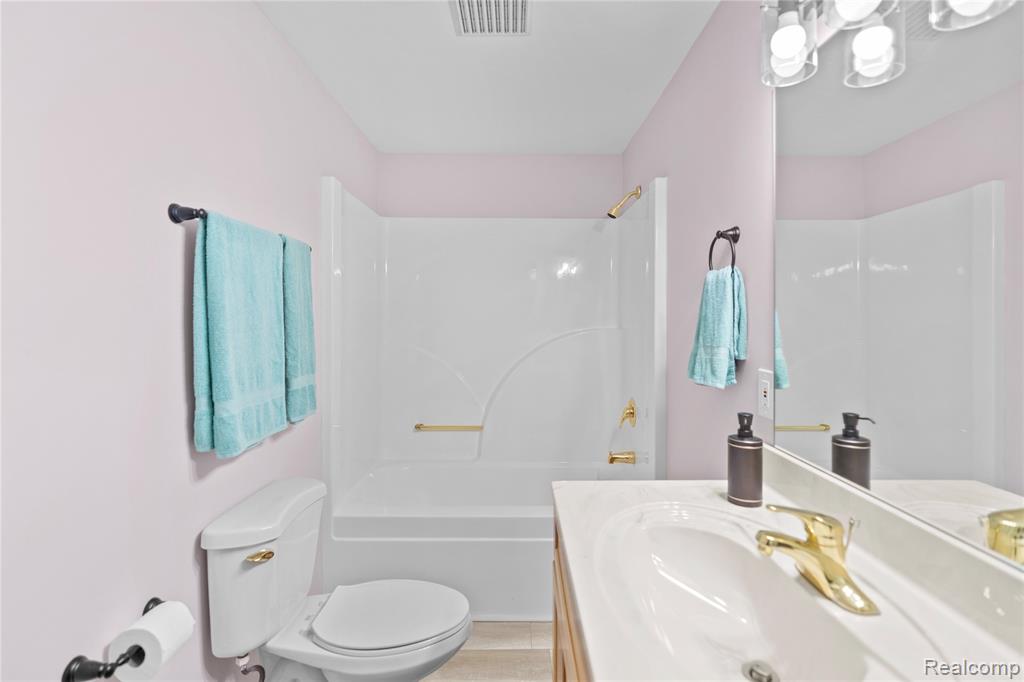 5366 Warwick Trail, Grand Blanc, MI 48439 — Photo 55