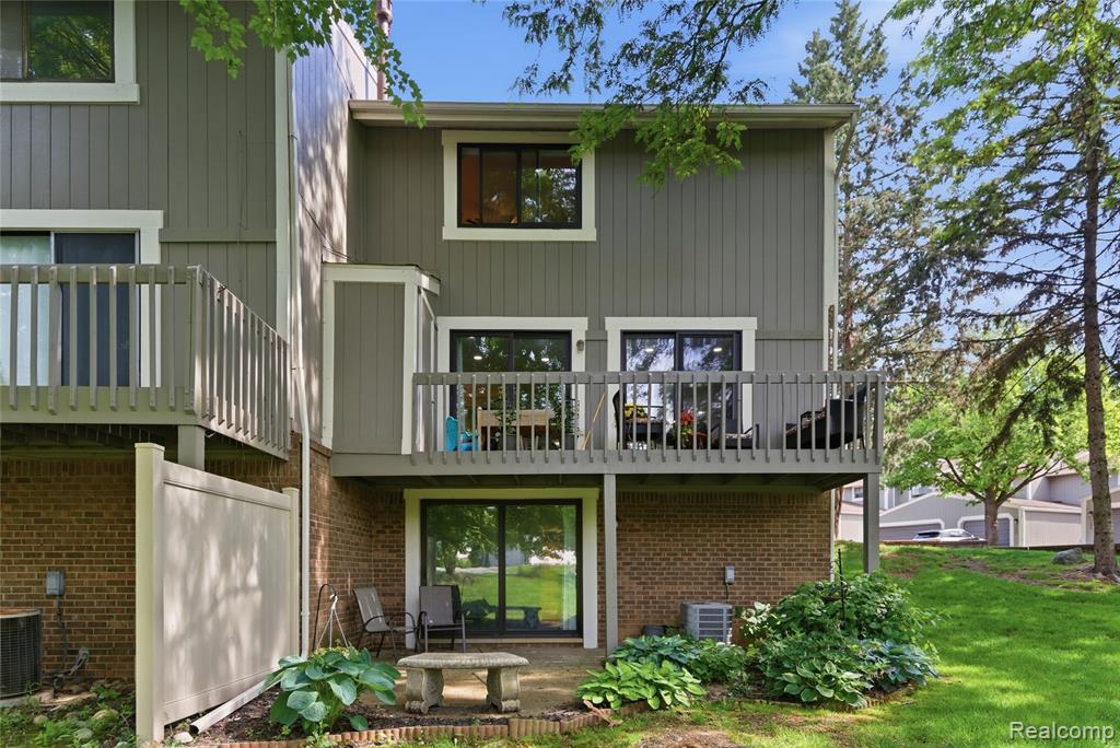 868 Yorktown Court, Northville, MI 48167 — Photo 2