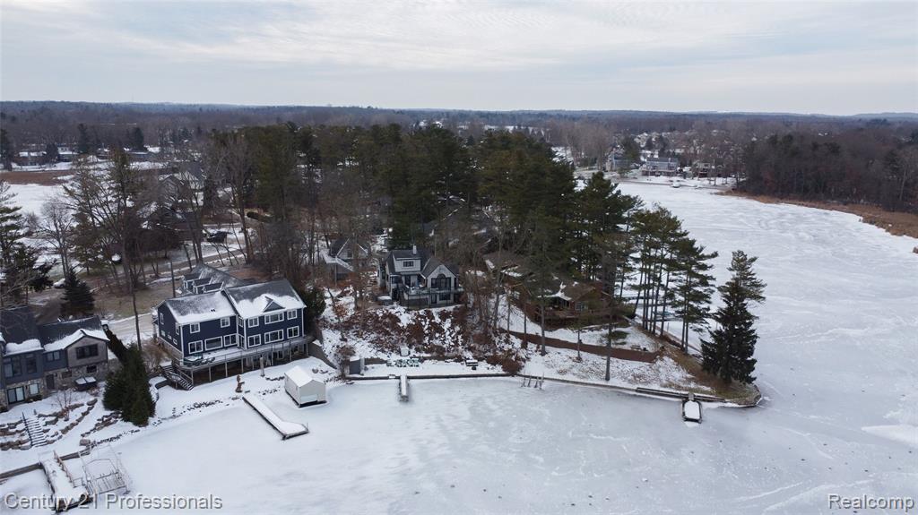 910 W Pine Tree Road W, Lake Orion, MI 48362 — Photo 35