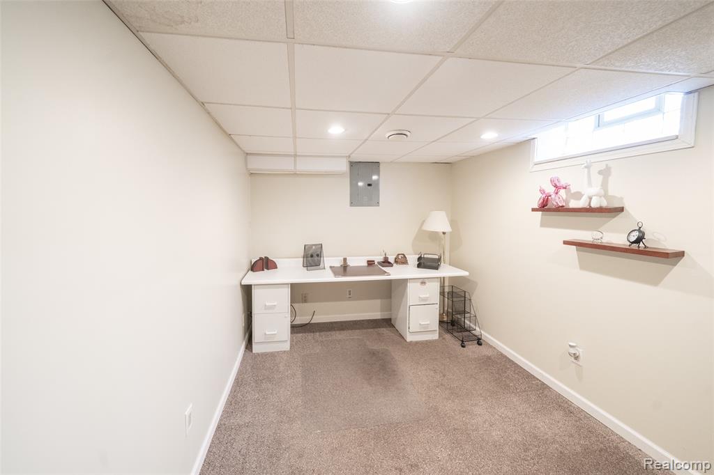 5247 Lyons Circle S, Warren, MI 48092 — Photo 48