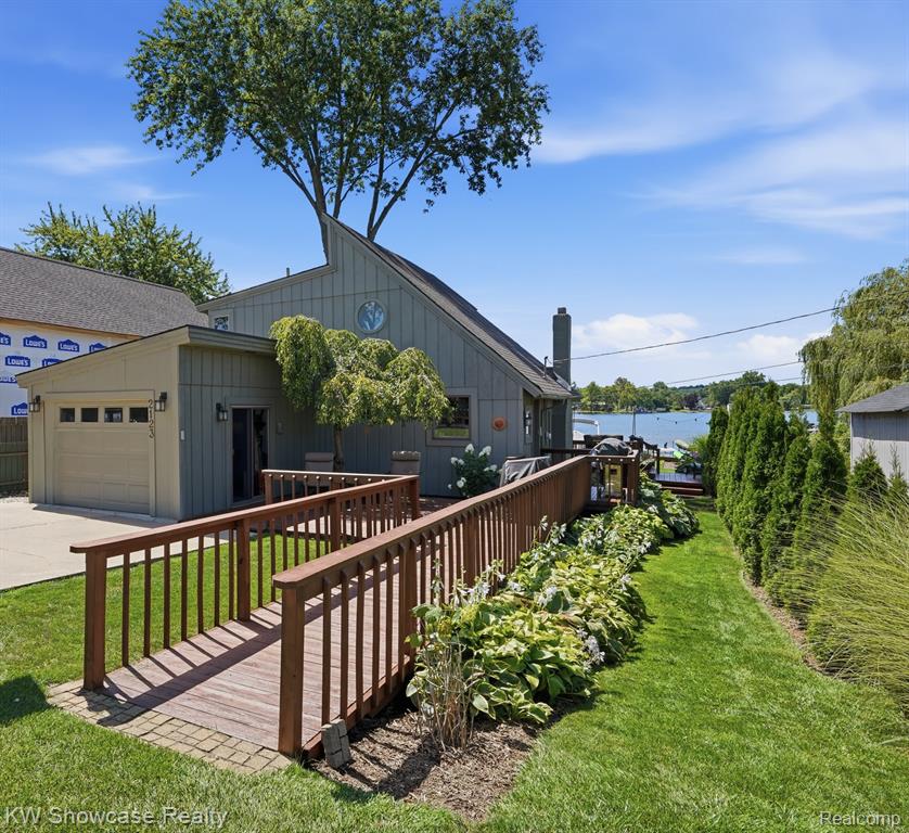 2123 Hampton Street, White Lake, MI