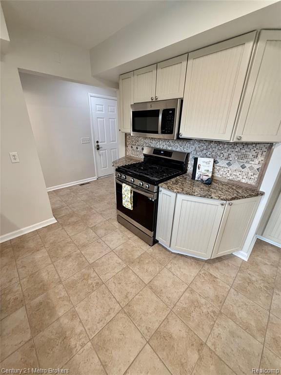 5221 Capri Lane, Flint, MI 48507 — Photo 11