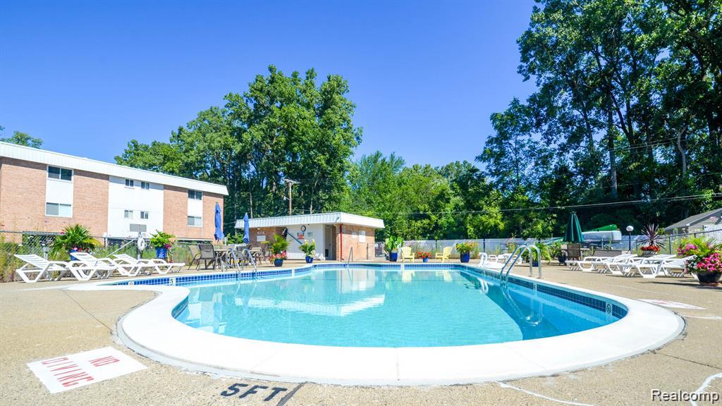 32040 Grand River Avenue, 47, Farmington, MI 48336 — Photo 18