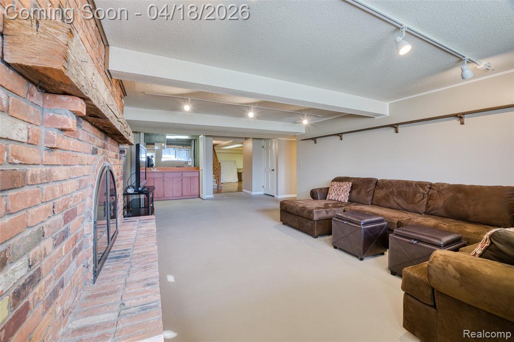 35631 Heritage Lane, Farmington, MI 48335 — Photo 35