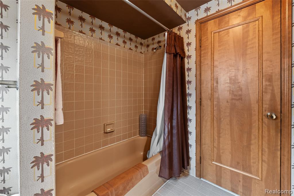 897 Augusta Drive, Rochester Hills, MI 48309 — Photo 45