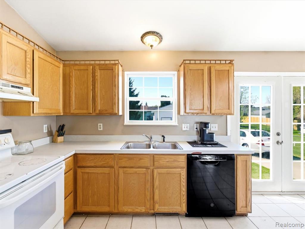 685 Heather Lane, Marysville, MI 48040 — Photo 10