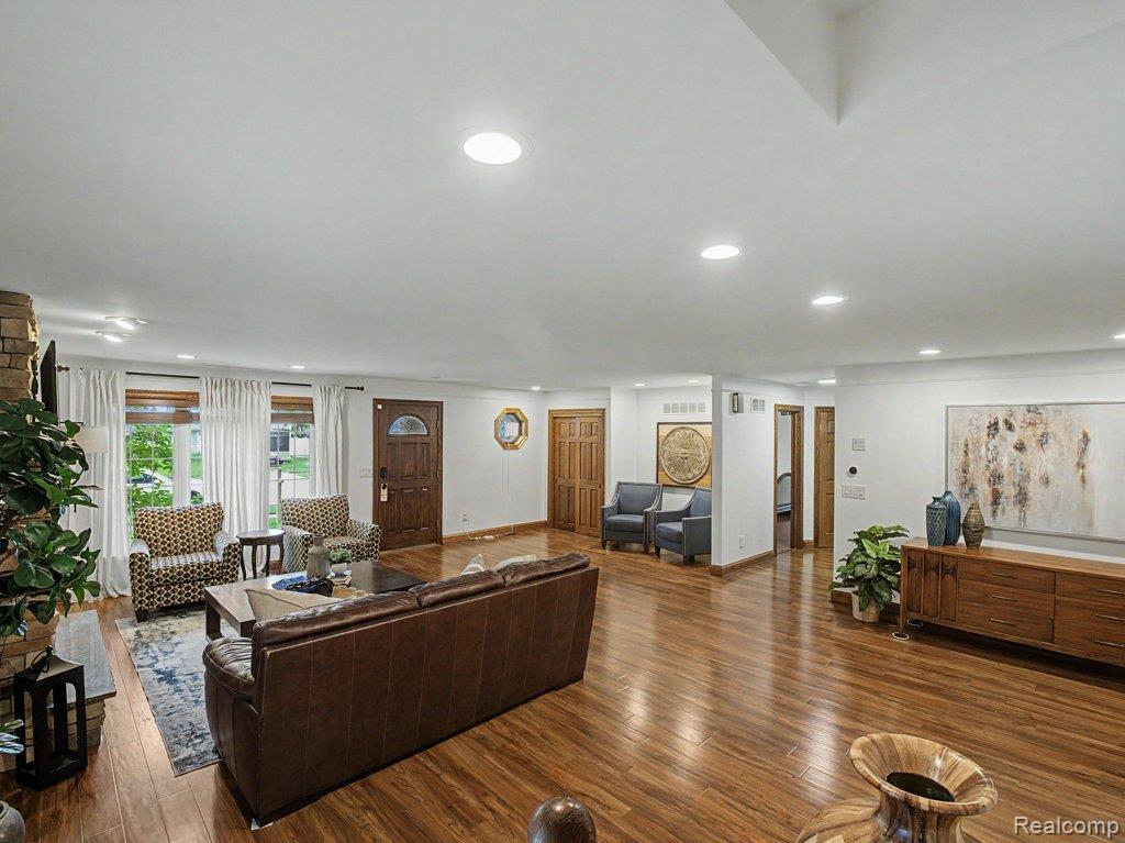 1010 Genesee Drive, Royal Oak, MI 48073 — Photo 9