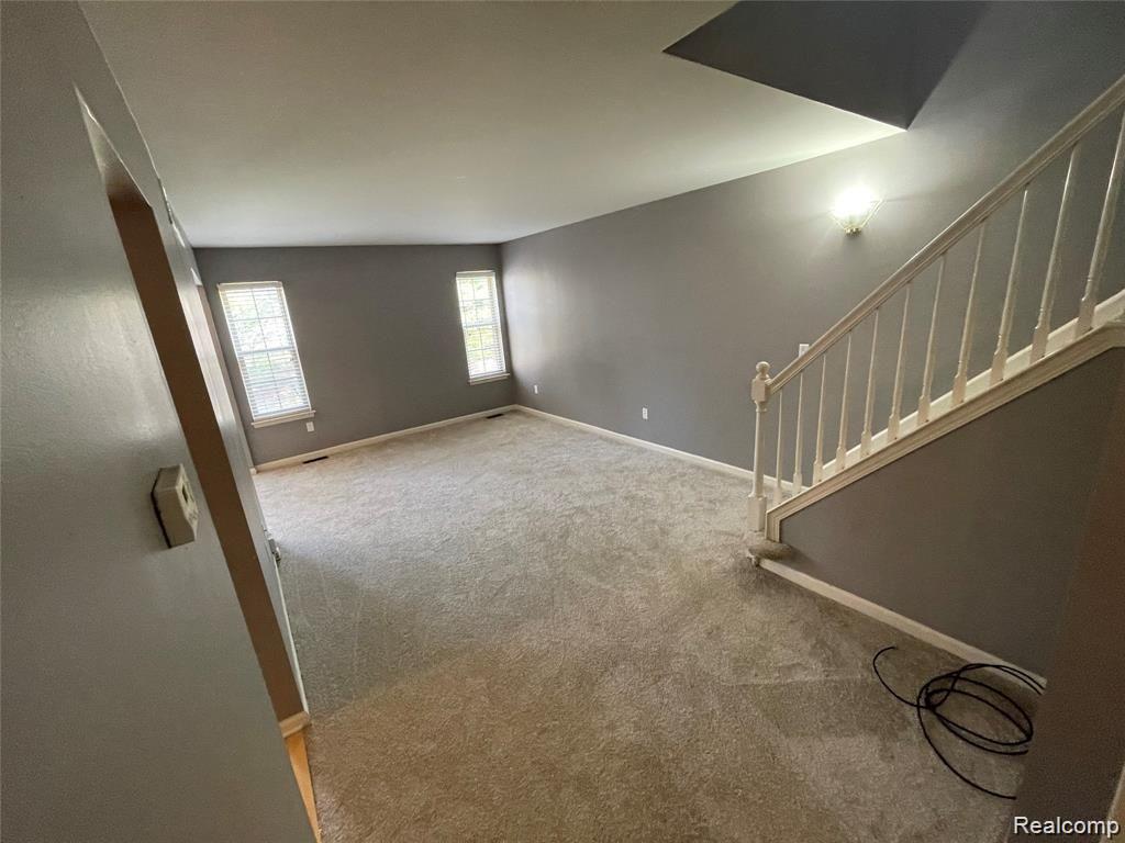8767 HARDWOOD Drive, Van Buren, MI 48111 — Photo 4
