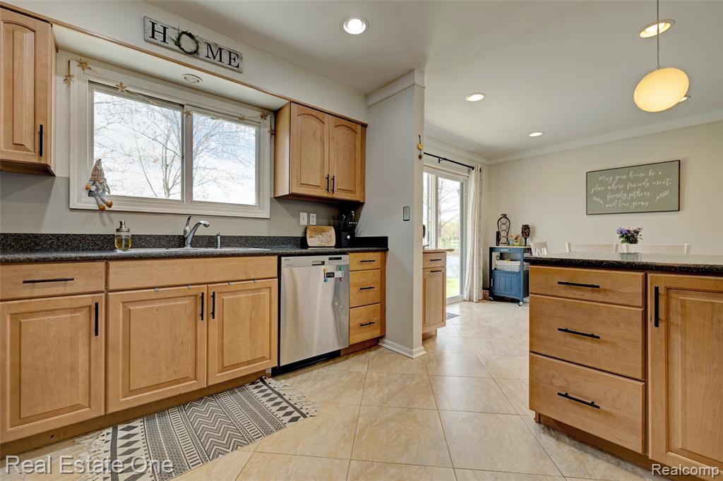 327 Coats Road, Lake Orion, MI 48362 — Photo 20