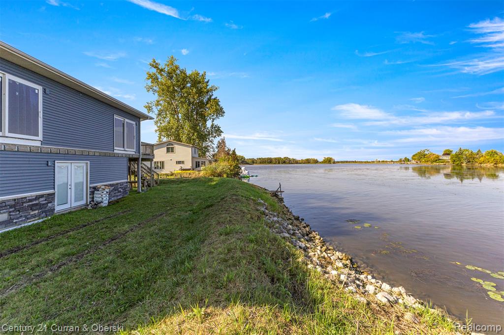 6809 Lakeshore Drive, Newport, MI 48166 — Photo 37