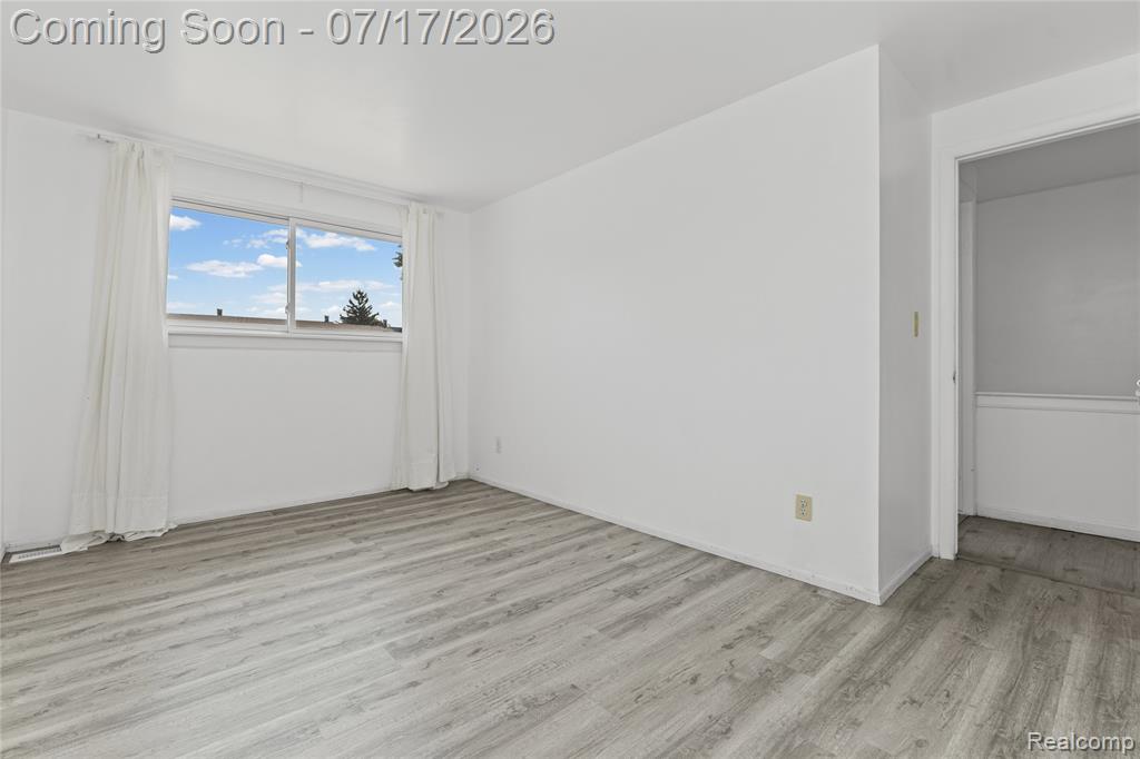 8136 Busko, Warren, MI 48093 — Photo 28