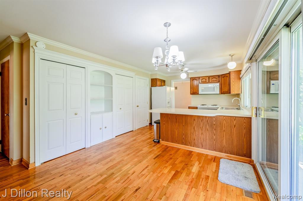 9121 TAVISTOCK Drive, Plymouth, MI 48170 — Photo 21