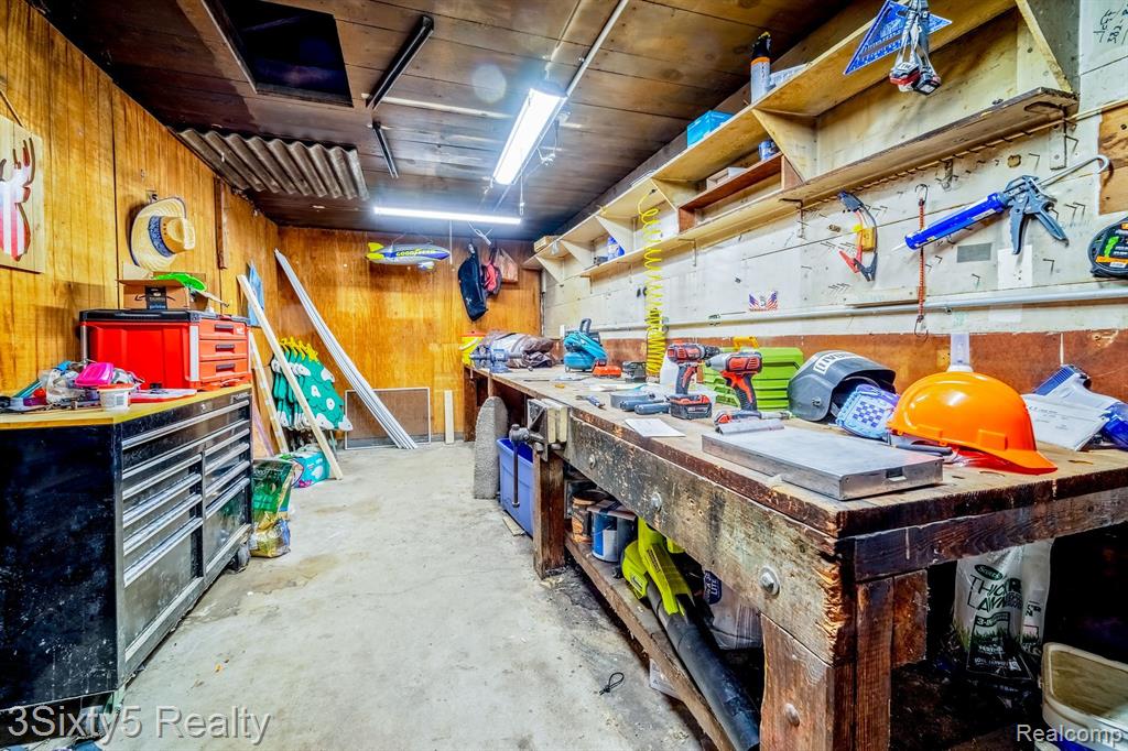 744 RIVERBANK Street, Wyandotte, MI 48192 — Photo 47