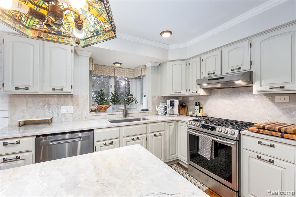 2321 Pine Hollow, Brighton, MI 48114 — Photo 12