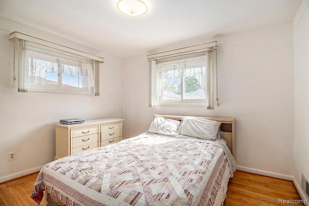 9592 SARASOTA, Redford, MI 48239 — Photo 12