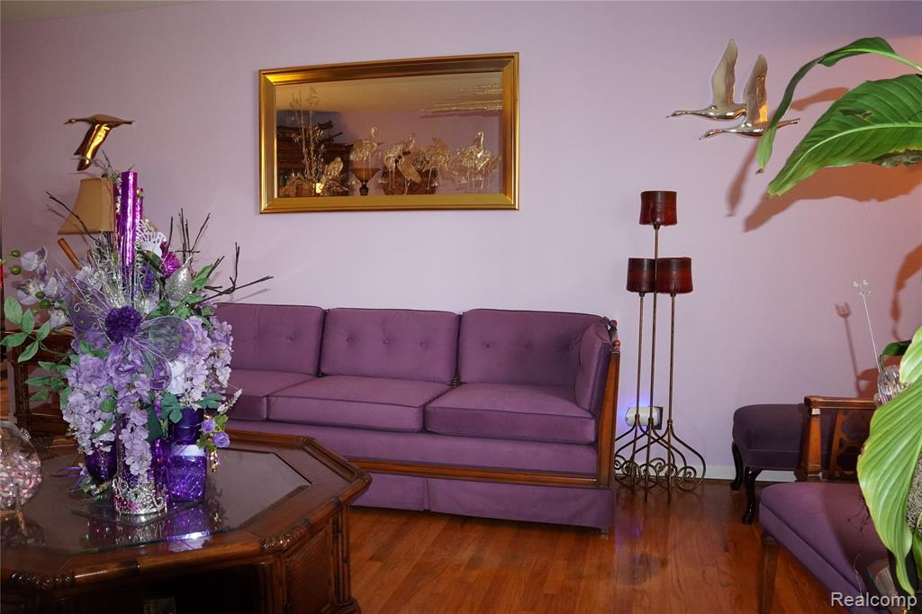 19445 McIntyre Street, Detroit, MI 48219 — Photo 9