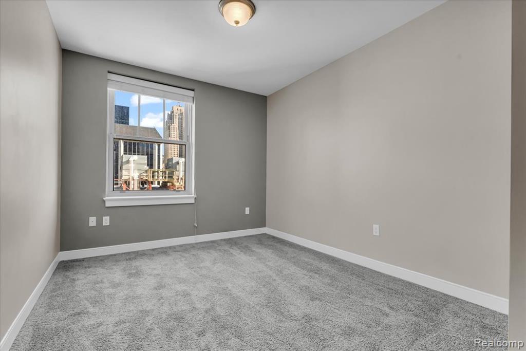 525 W LAFAYETTE Boulevard, 12E, Detroit, MI 48226 — Photo 30