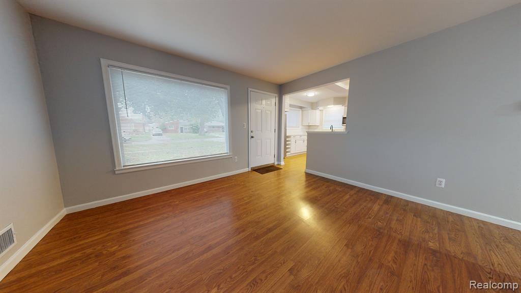 4679 MCKINLEY Street, Dearborn Heights, MI 48125 — Photo 6