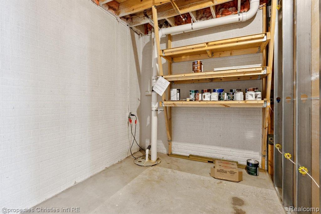 40611 PAISLEY Circle, Novi, MI 48377 — Photo 57