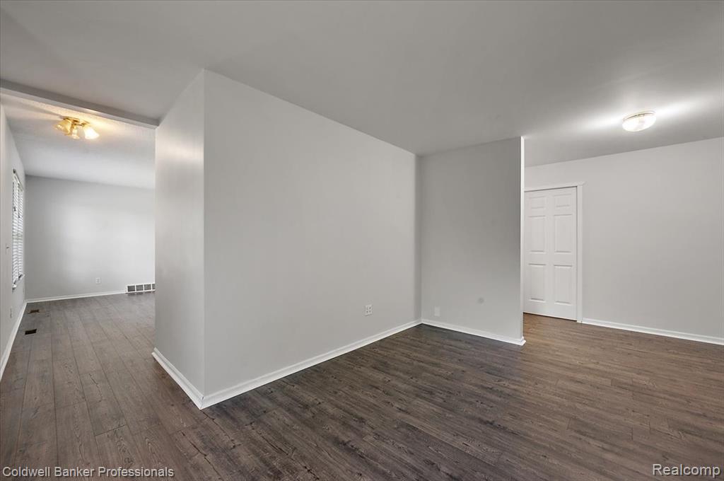 5714 Five Lakes Road, North Branch, MI 48461 — Photo 15