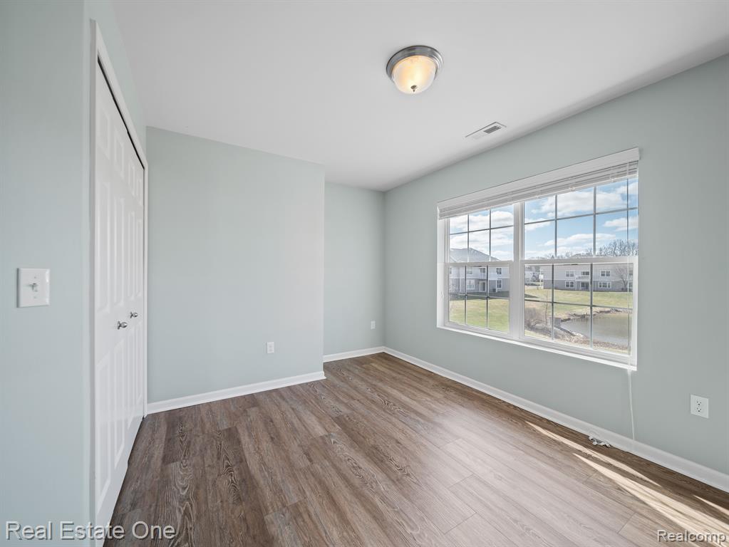 546 FIELDSTONE Circle N, Chelsea, MI 48118 — Photo 12