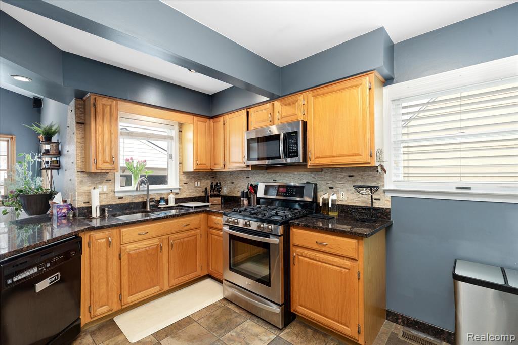 820 N BLAIR Avenue, Royal Oak, MI 48067 — Photo 12