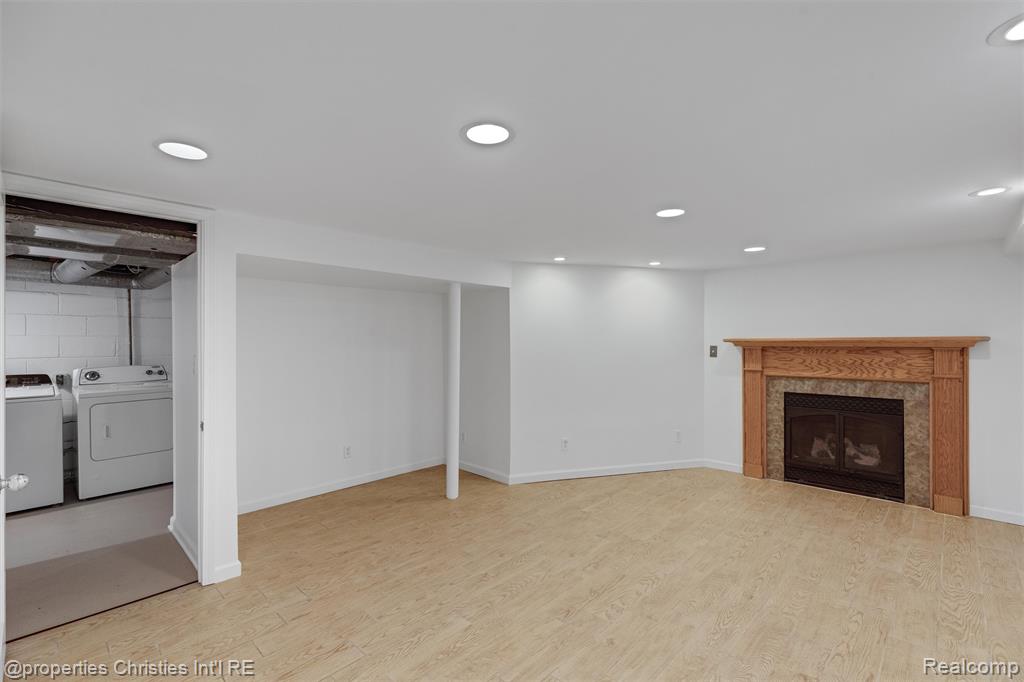 13323 Hart Avenue, Huntington Woods, MI — Photo 32