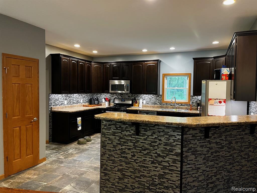 895 Jennings Road, Whitmore Lake, MI 48189 — Photo 8