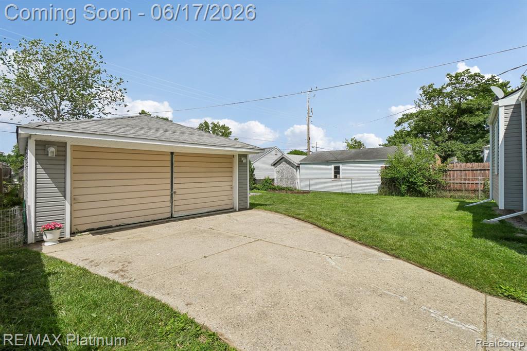 56 Charlevoix Street, Clawson, MI — Photo 21