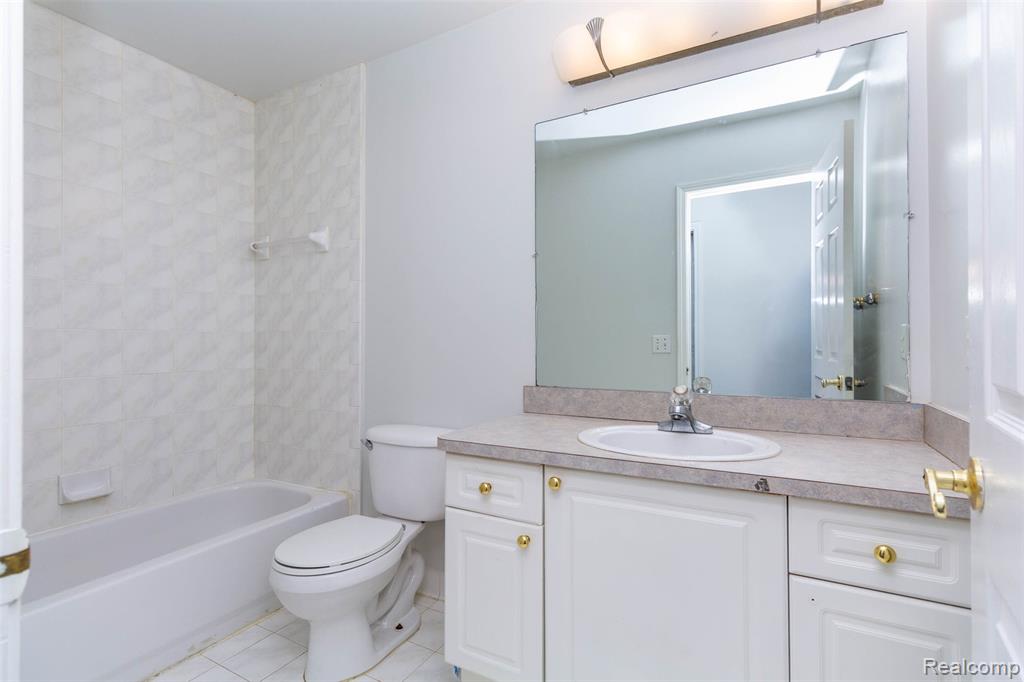 40945 Justin Drive, Sterling Heights, MI 48310 — Photo 29