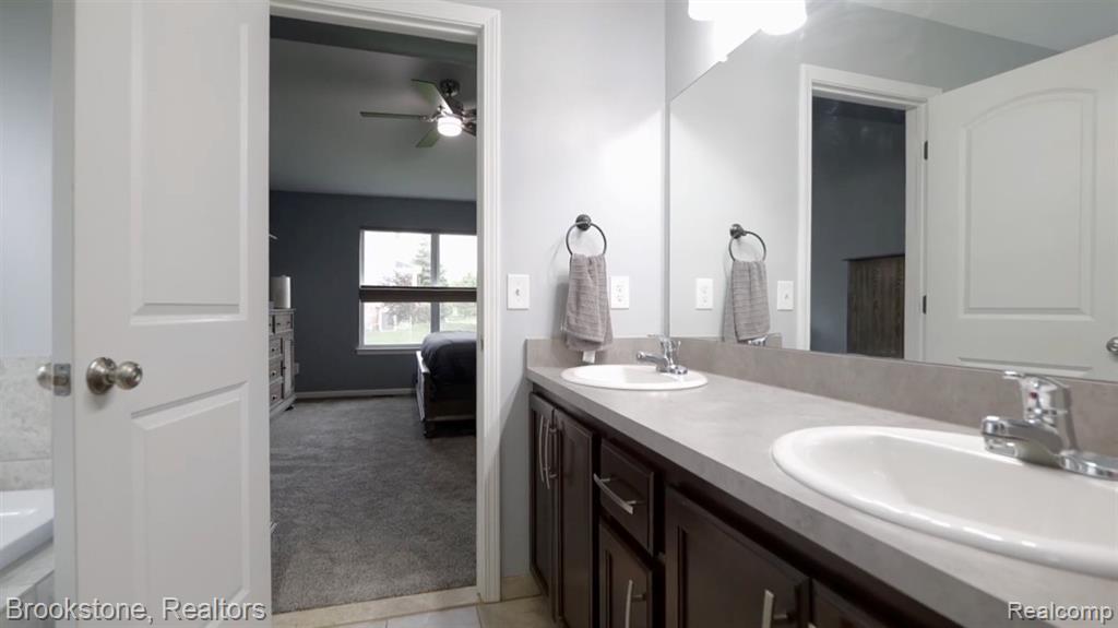 7422 S Village Drive, Clarkston, MI — Photo 25