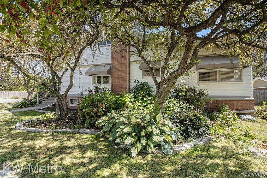 719 W 12 Mile Road, Royal Oak, MI 48073 — Photo 12