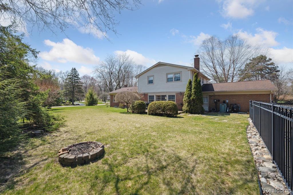 5675 Thorny Ash Road, Rochester, MI 48306 — Photo 33