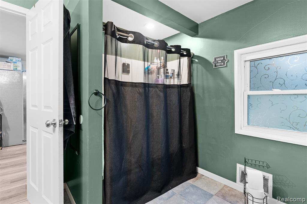 7250 Frances Road, Flushing, MI 48433 — Photo 18