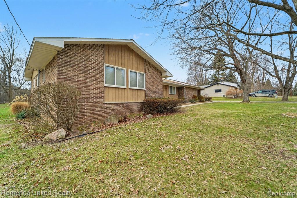 11796 Post Lane, South Lyon, MI 48178 — Photo 3