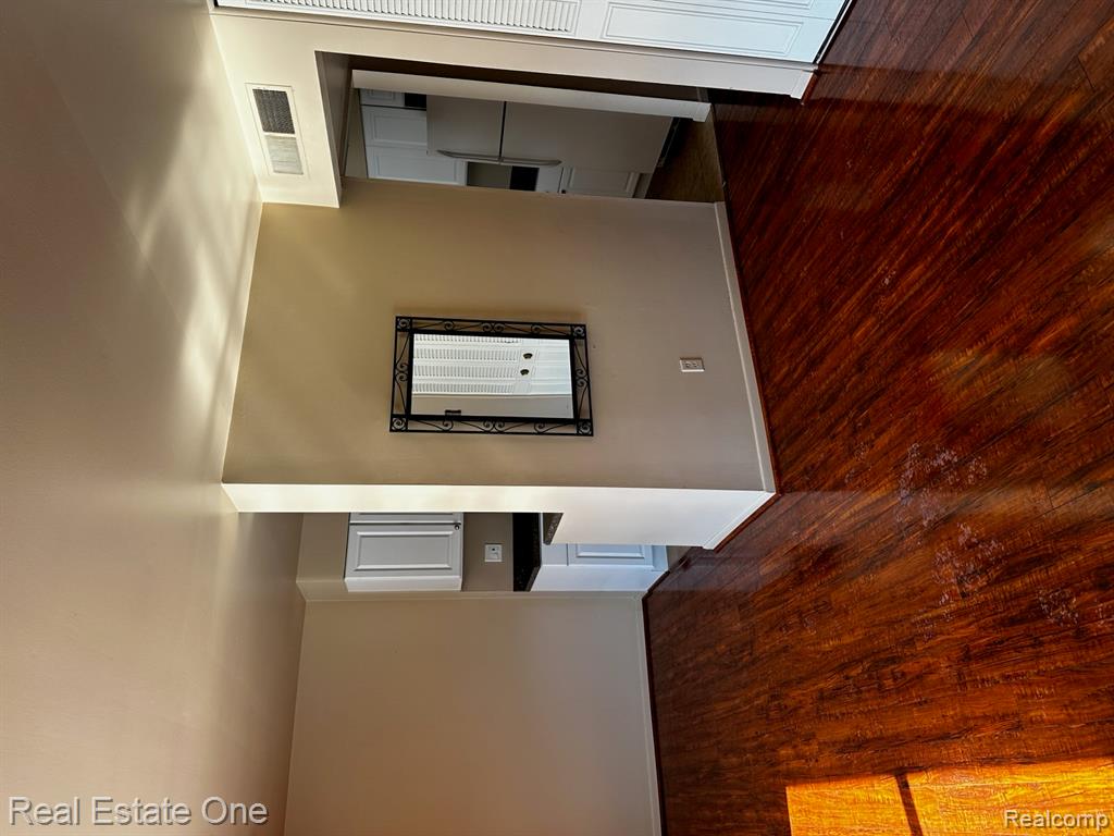 1868 Colonial Village Way, 4, Waterford, MI 48328 — Photo 6