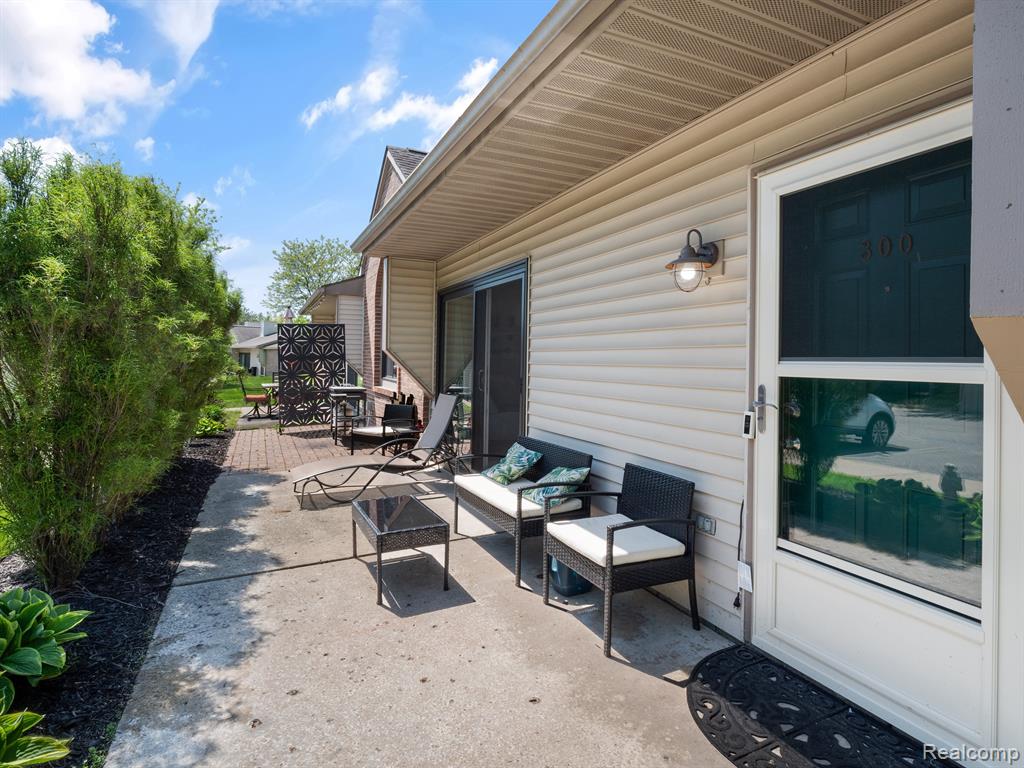 300 SPRING BROOKE Drive, 300, Brighton, MI 48116 — Photo 3