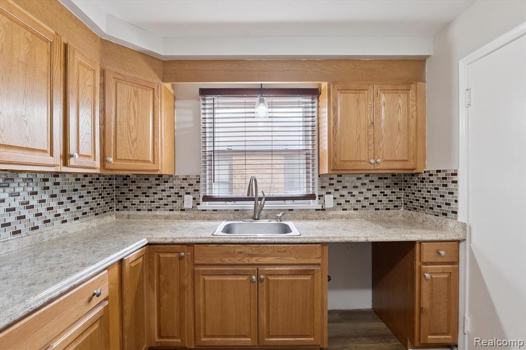 7307 Colonial Street, Dearborn Heights, MI 48127 — Photo 12